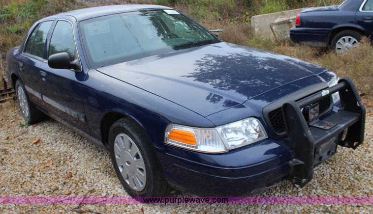 image for item L2343 2010 Ford Crown Victoria Police Interceptor
