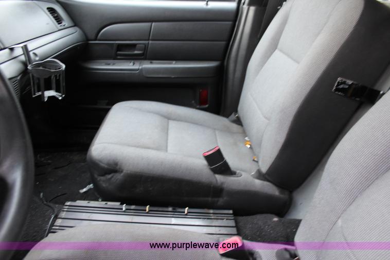 image for item L2343 2010 Ford Crown Victoria Police Interceptor