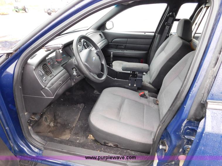 image for item L2437 2009 Ford Crown Victoria Police Interceptor