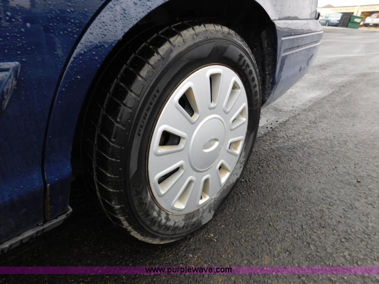 image for item L2437 2009 Ford Crown Victoria Police Interceptor