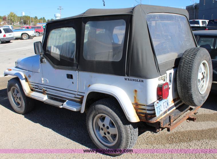 image for item L2447 1992 Jeep Wrangler Islander SUV