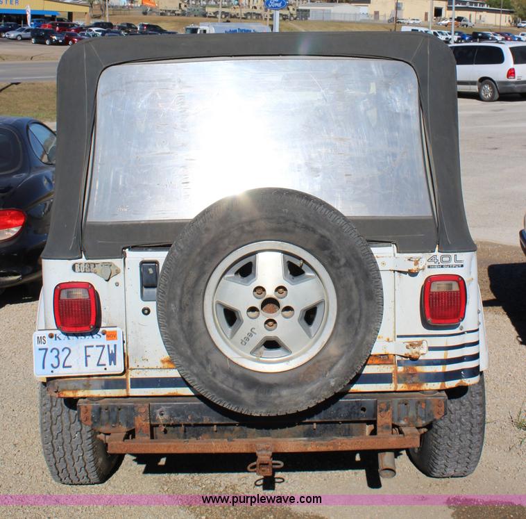 image for item L2447 1992 Jeep Wrangler Islander SUV