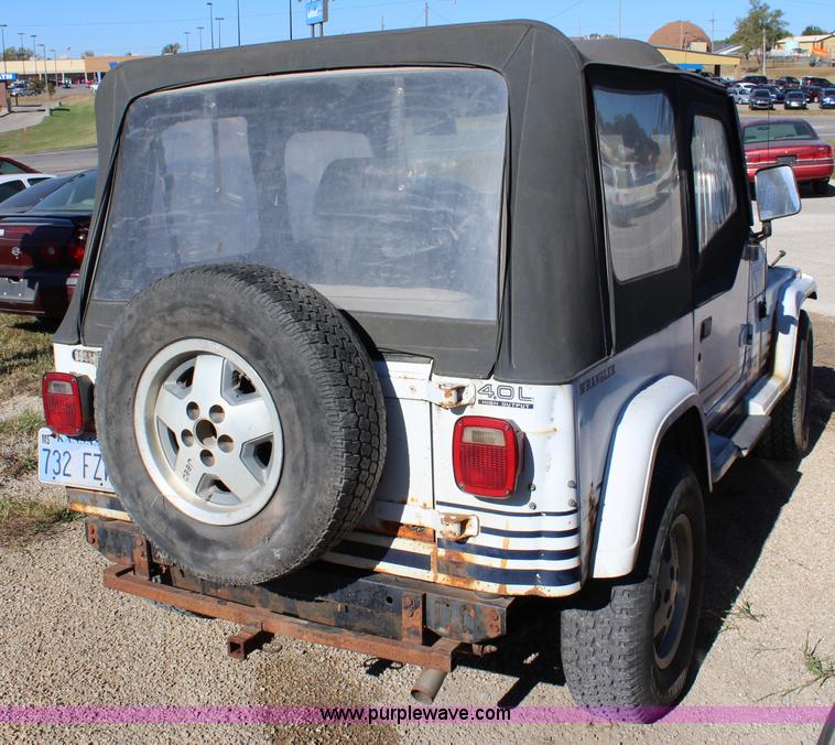 image for item L2447 1992 Jeep Wrangler Islander SUV