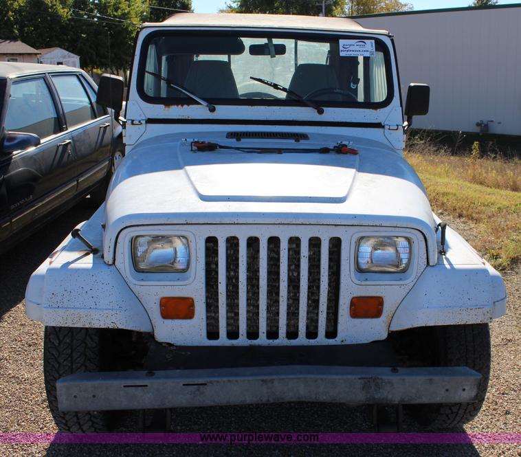 image for item L2447 1992 Jeep Wrangler Islander SUV