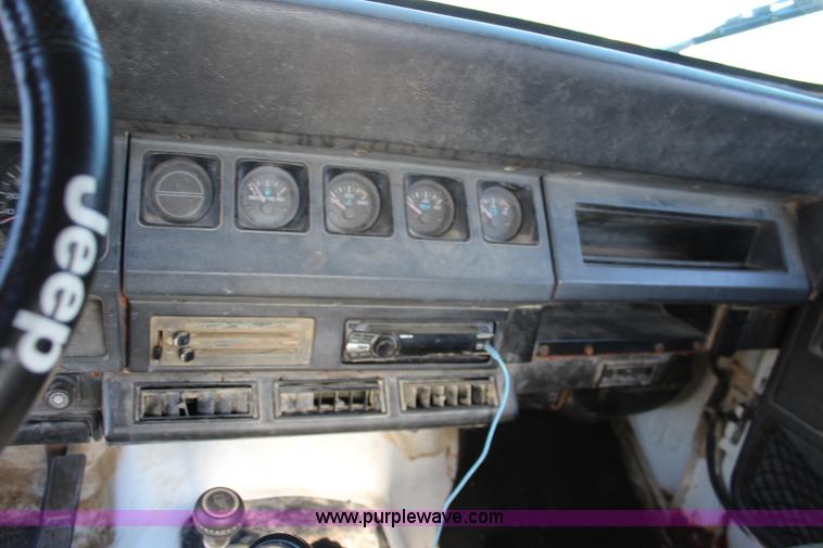 image for item L2447 1992 Jeep Wrangler Islander SUV