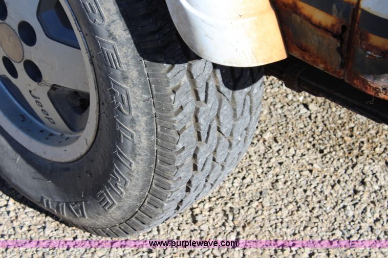 image for item L2447 1992 Jeep Wrangler Islander SUV