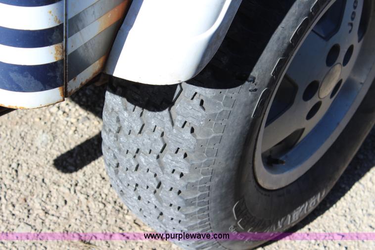 image for item L2447 1992 Jeep Wrangler Islander SUV