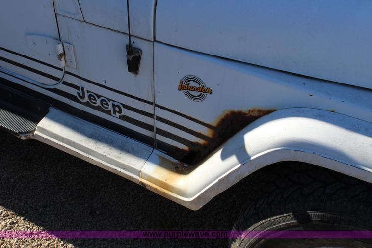 image for item L2447 1992 Jeep Wrangler Islander SUV