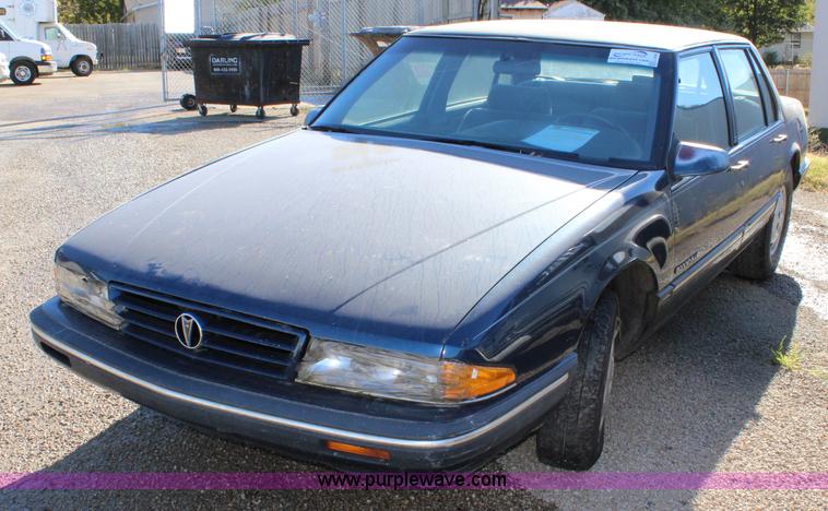 image for item L2448 1991 Pontiac Bonneville LE