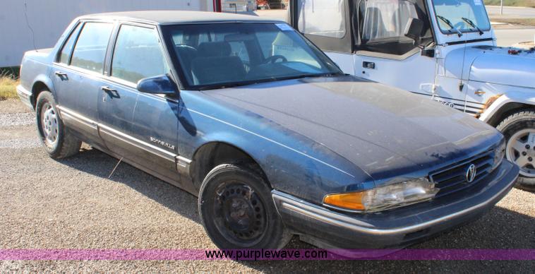 image for item L2448 1991 Pontiac Bonneville LE