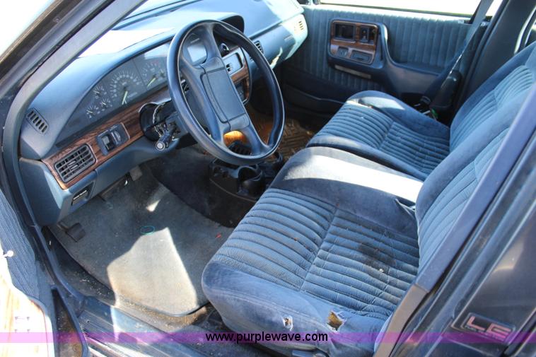 image for item L2448 1991 Pontiac Bonneville LE