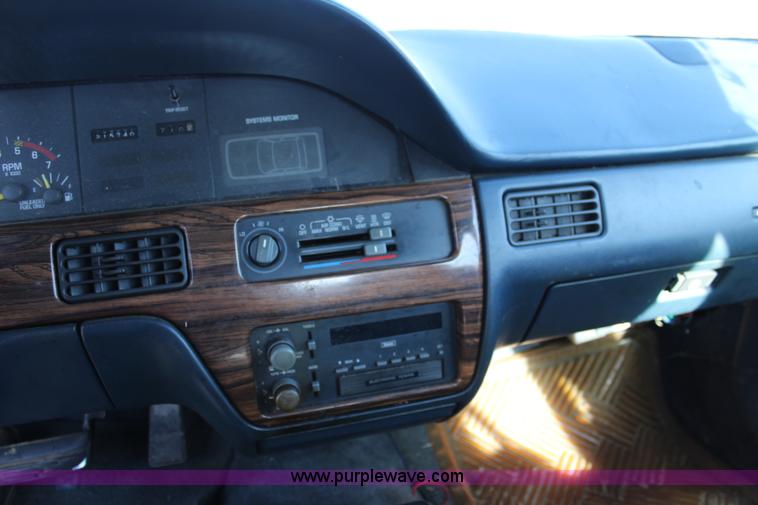 image for item L2448 1991 Pontiac Bonneville LE