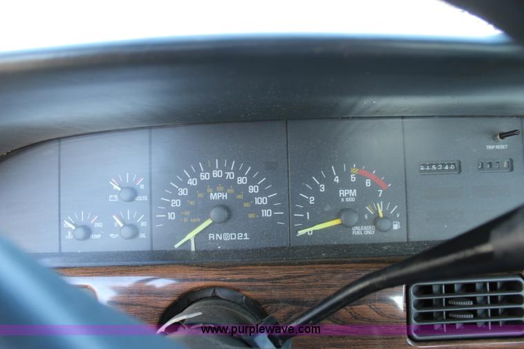 image for item L2448 1991 Pontiac Bonneville LE