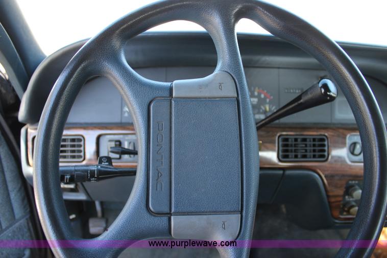 image for item L2448 1991 Pontiac Bonneville LE