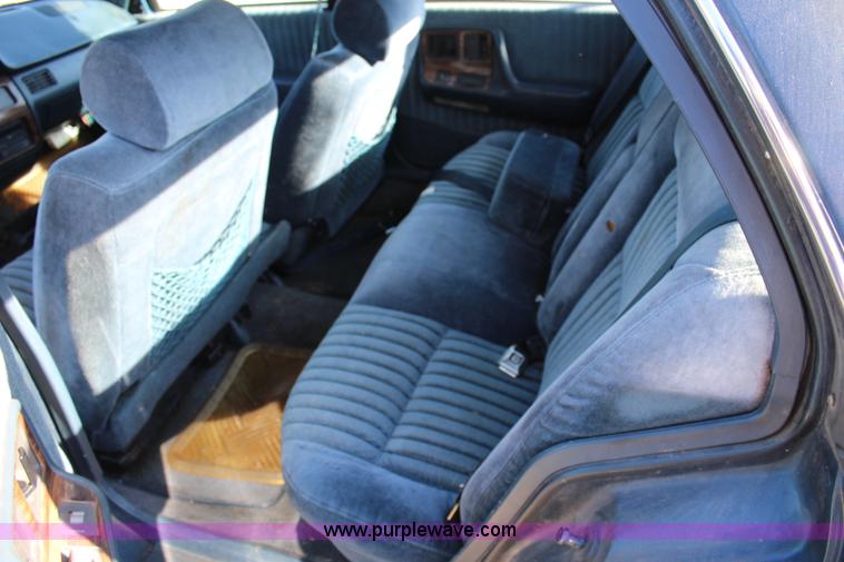 image for item L2448 1991 Pontiac Bonneville LE