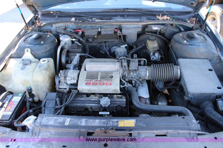 image for item L2448 1991 Pontiac Bonneville LE