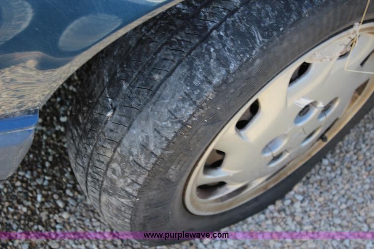 image for item L2448 1991 Pontiac Bonneville LE