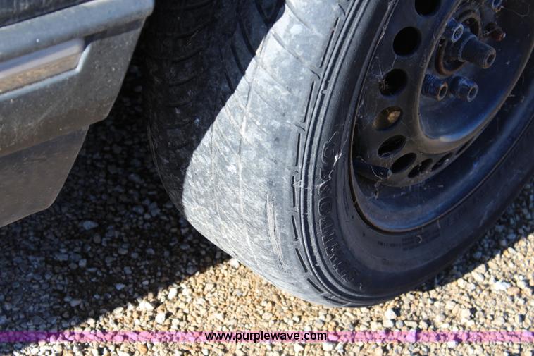 image for item L2448 1991 Pontiac Bonneville LE