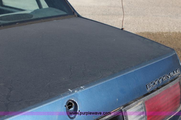 image for item L2448 1991 Pontiac Bonneville LE