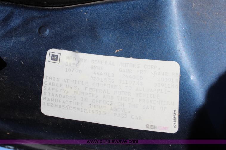image for item L2448 1991 Pontiac Bonneville LE