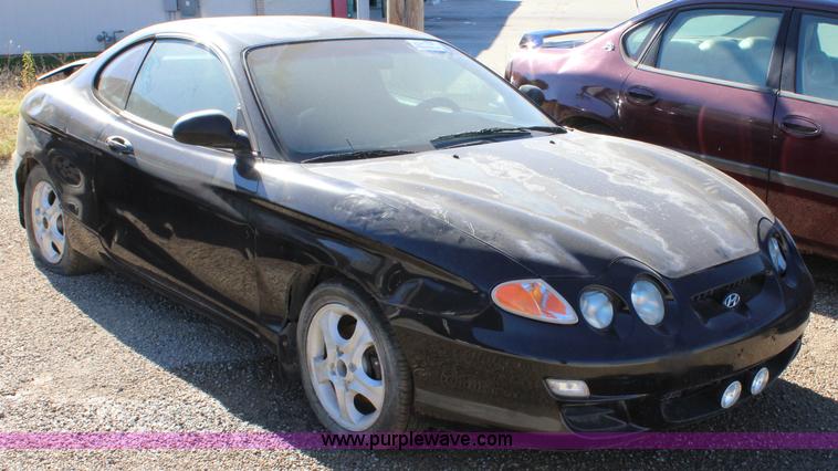 image for item L2450 2000 Hyundai Tiburon