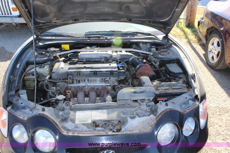 image for item L2450 2000 Hyundai Tiburon