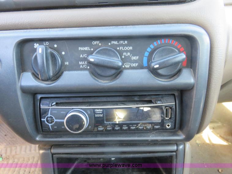 image for item L2453 1995 Ford Contour GL