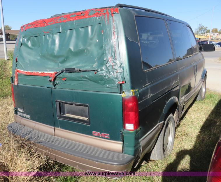 image for item L2454 1999 GMC Safari van