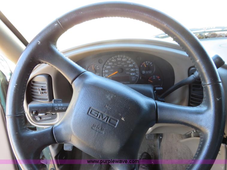 image for item L2454 1999 GMC Safari van