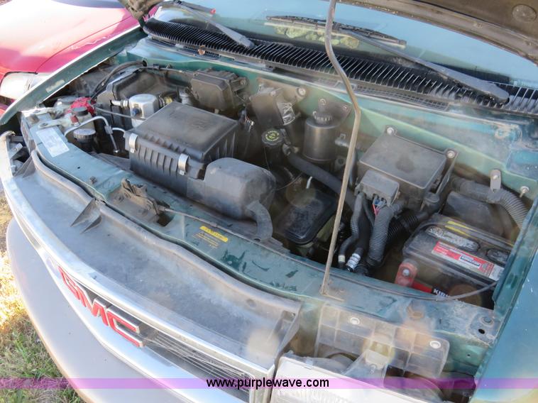 image for item L2454 1999 GMC Safari van