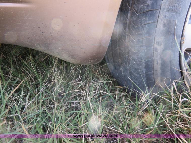 image for item L2454 1999 GMC Safari van