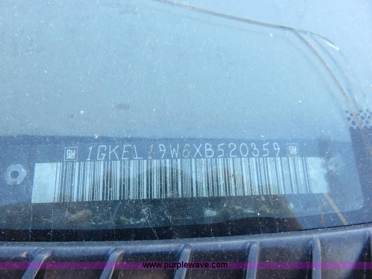 image for item L2454 1999 GMC Safari van