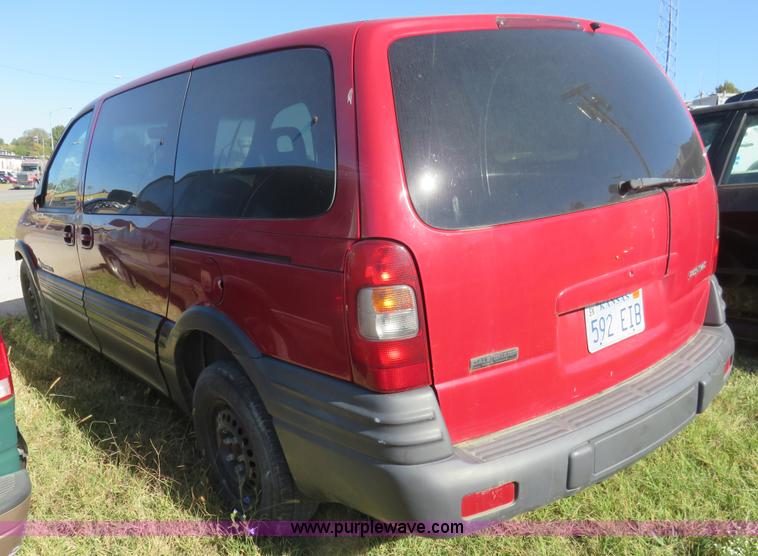 image for item L2455 2000 Pontiac Montana van
