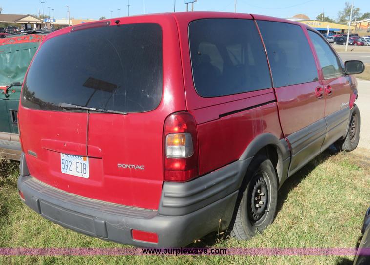 image for item L2455 2000 Pontiac Montana van