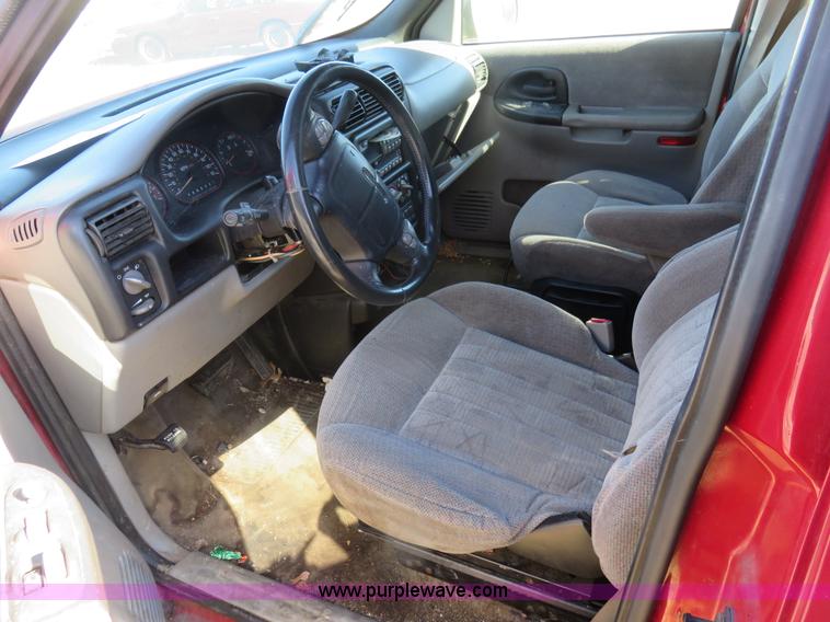 image for item L2455 2000 Pontiac Montana van