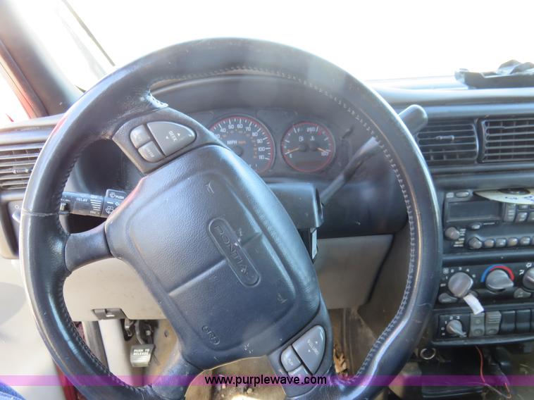 image for item L2455 2000 Pontiac Montana van