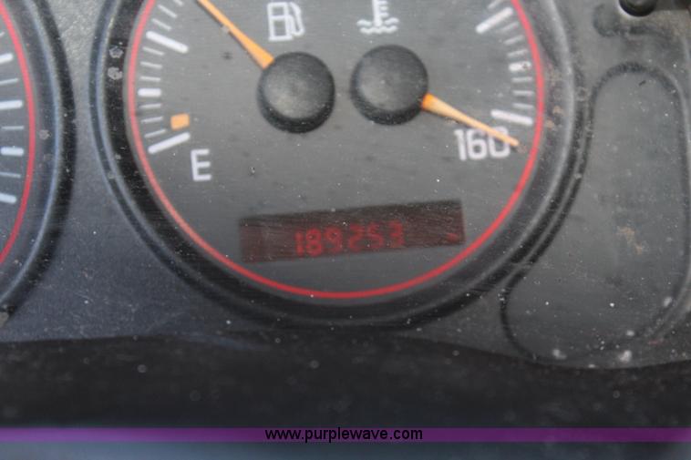 image for item L2455 2000 Pontiac Montana van