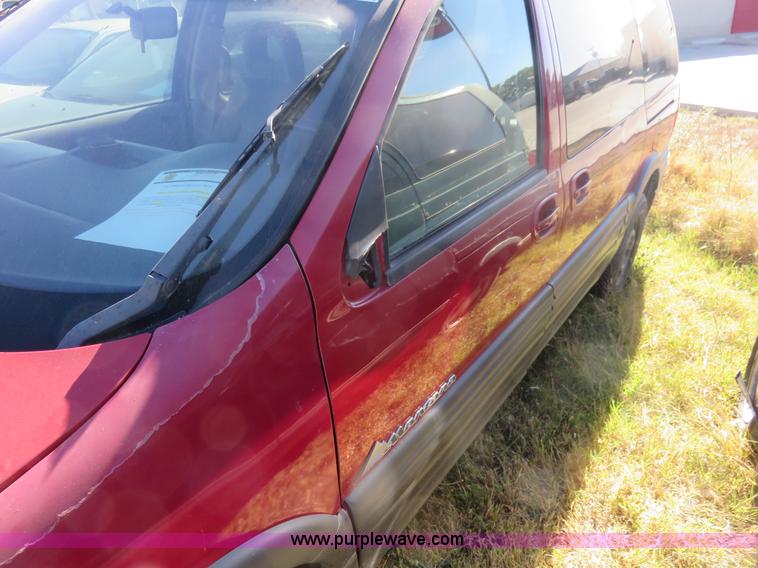 image for item L2455 2000 Pontiac Montana van