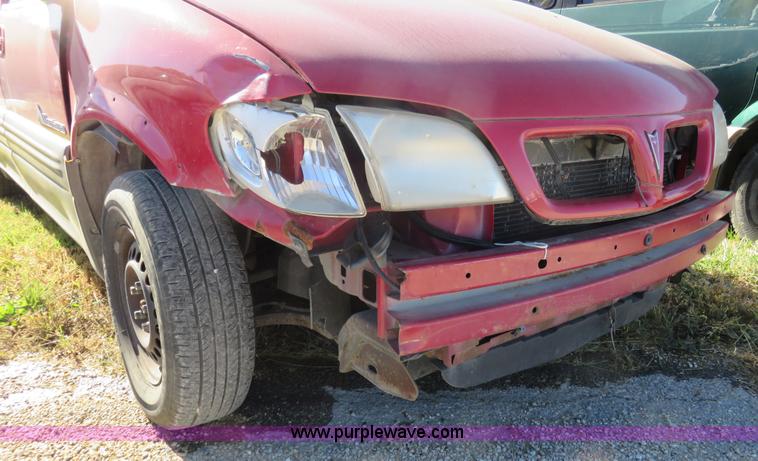 image for item L2455 2000 Pontiac Montana van