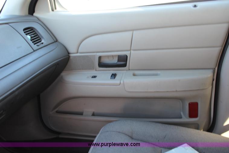 image for item L2457 2010 Ford Crown Victoria Police Interceptor