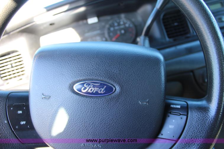 image for item L2458 2009 Ford Crown Victoria Police Interceptor