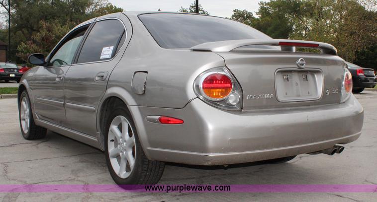 image for item L2471 2002 Nissan Maxima SE