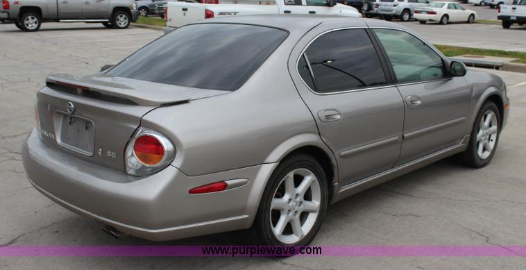 image for item L2471 2002 Nissan Maxima SE