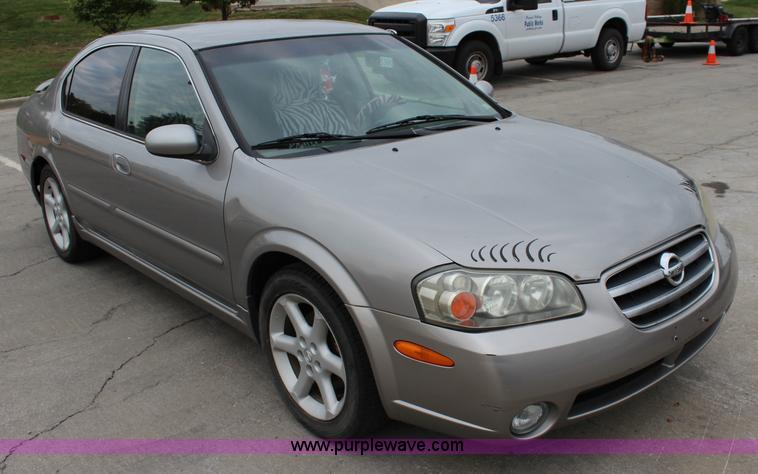 image for item L2471 2002 Nissan Maxima SE