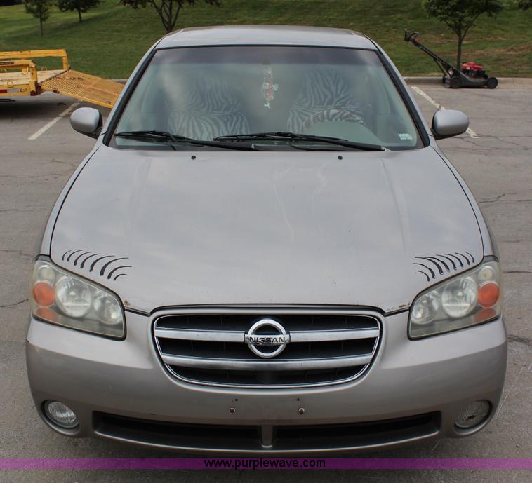 image for item L2471 2002 Nissan Maxima SE