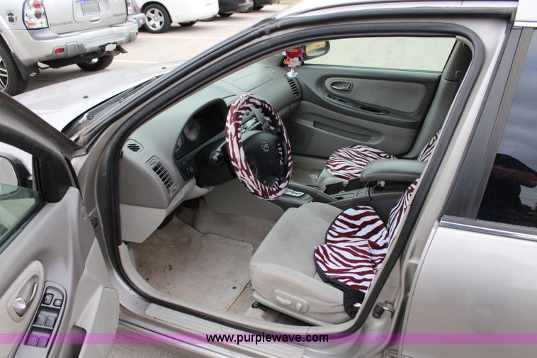 image for item L2471 2002 Nissan Maxima SE