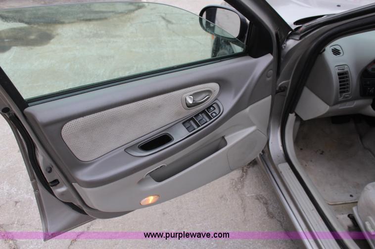 image for item L2471 2002 Nissan Maxima SE