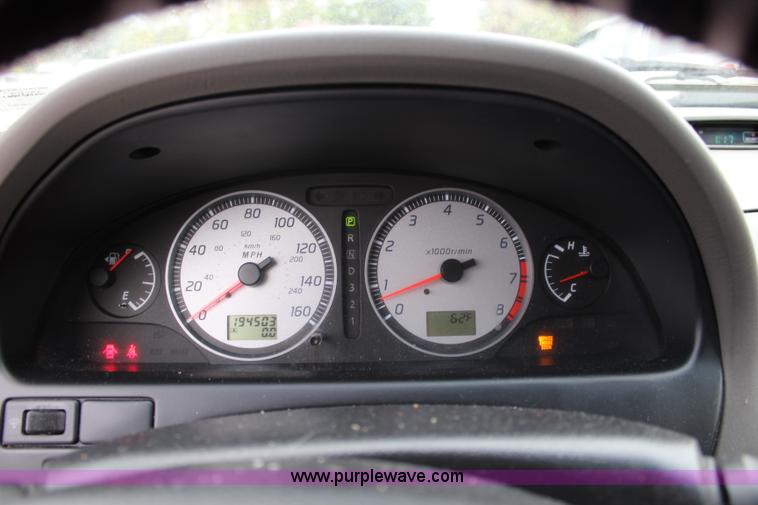 image for item L2471 2002 Nissan Maxima SE