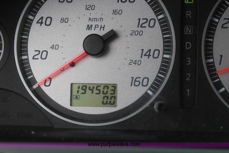 image for item L2471 2002 Nissan Maxima SE