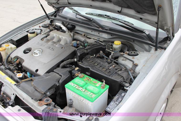 image for item L2471 2002 Nissan Maxima SE